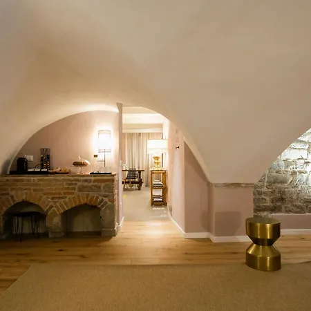 Luxury With View On Piazza Pitti - *