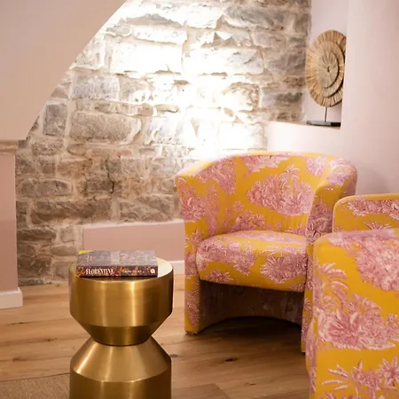 Luxury With View On Piazza Pitti - Appartamento *